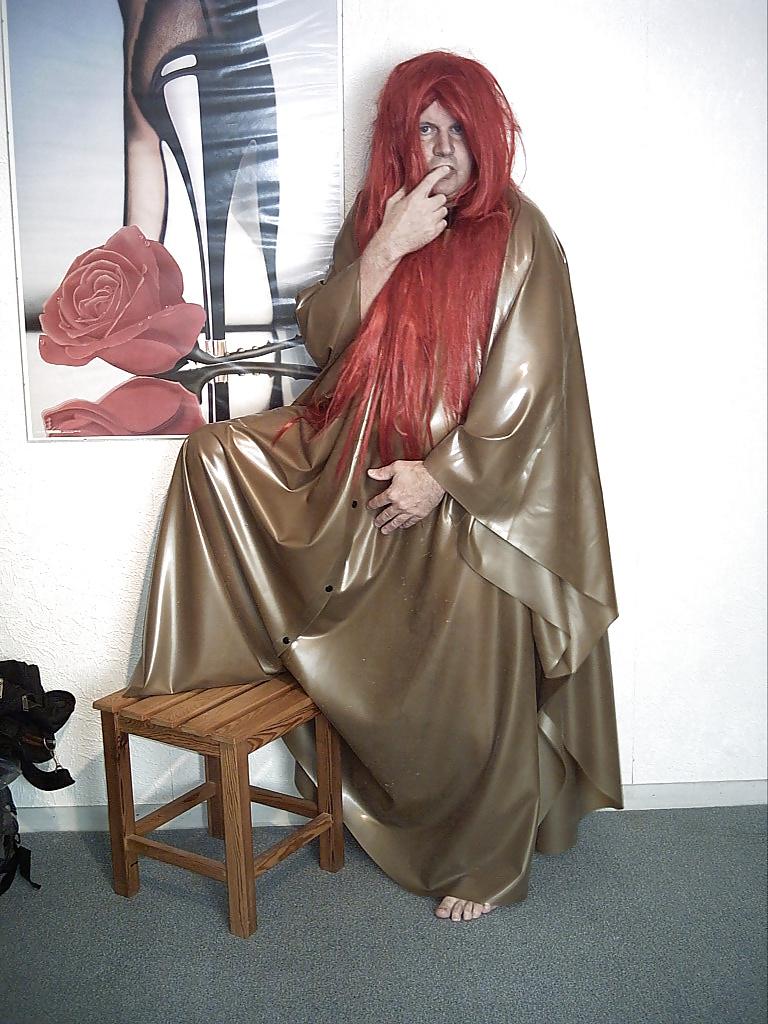 4P Ich in mein verschwenderisch weiten Latex Fummel
