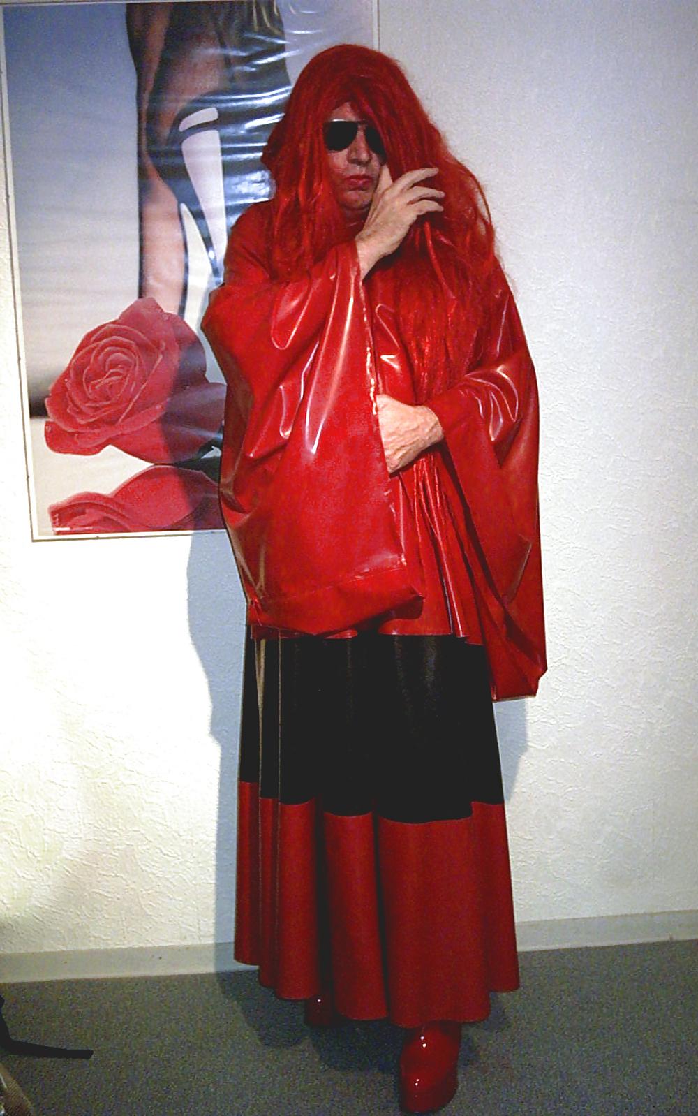 4P Ich in mein verschwenderisch weiten Latex Fummel