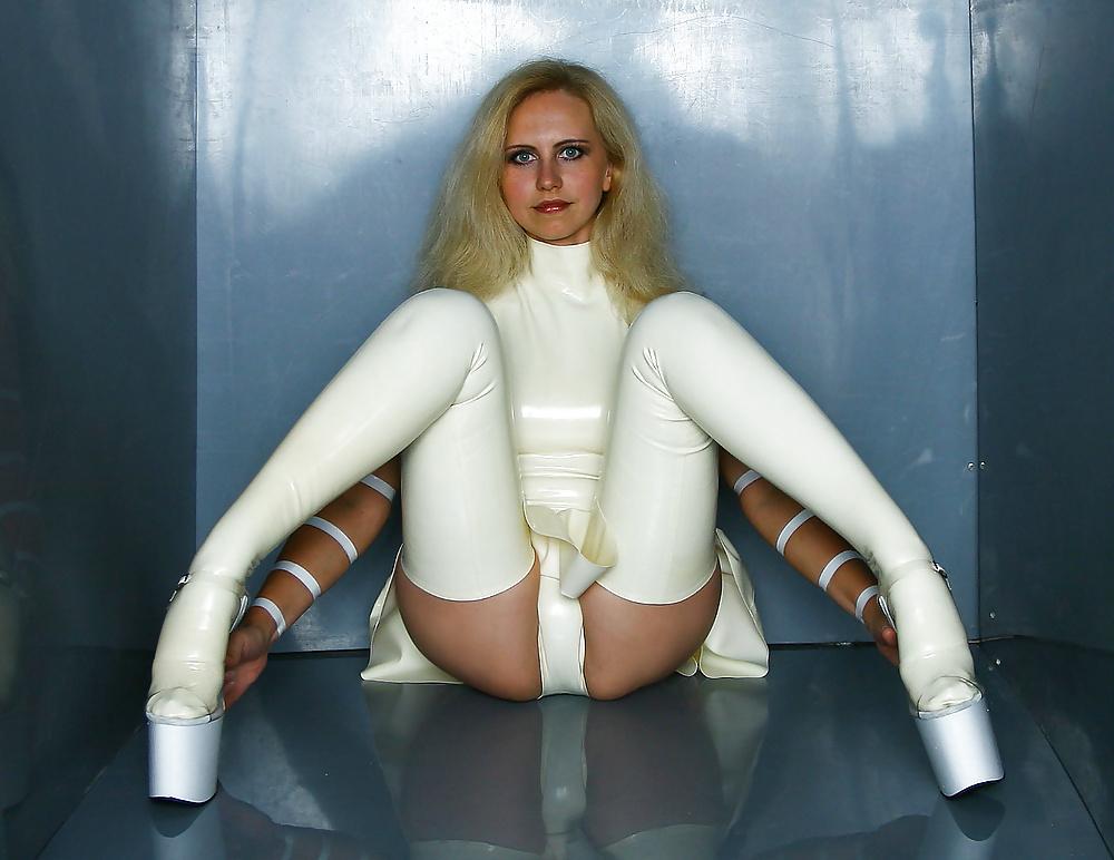 25P HOT LATEX LADIES