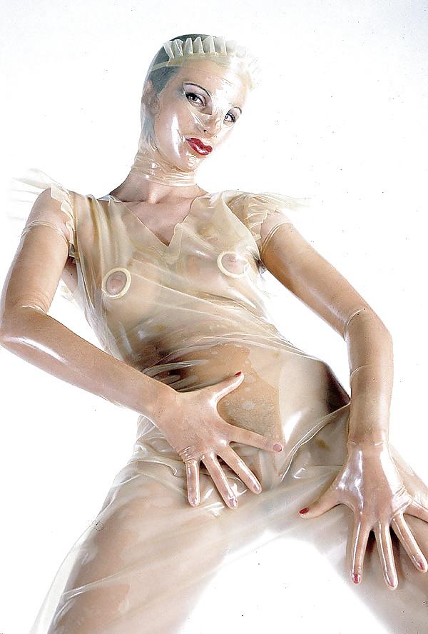 25P HOT LATEX LADIES