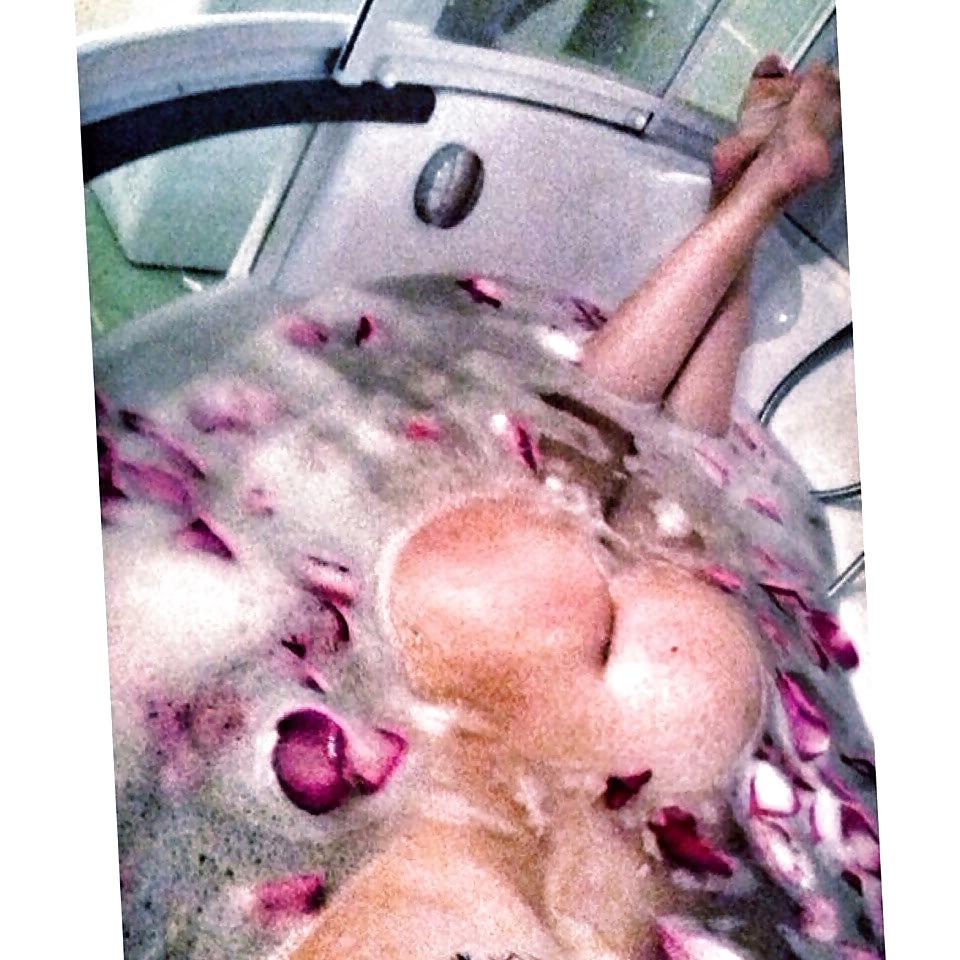 17P Nika, Russian Teen Girl Selfshots (18+)