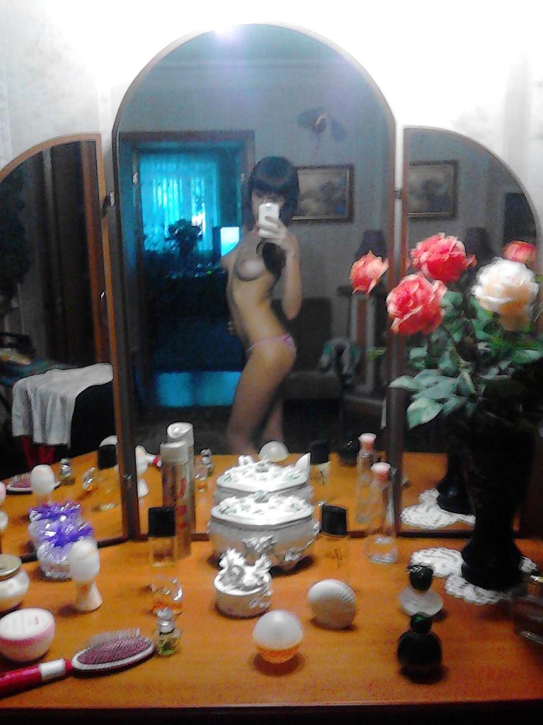 10P Lena, Russian Teen Girl Selfshots (18+)