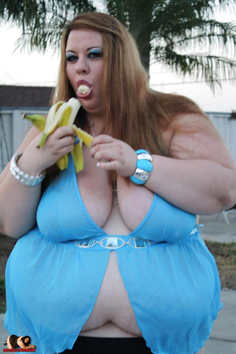 25P Mpl75 bbw: watching them eat