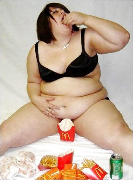 25P Mpl75 bbw: watching them eat