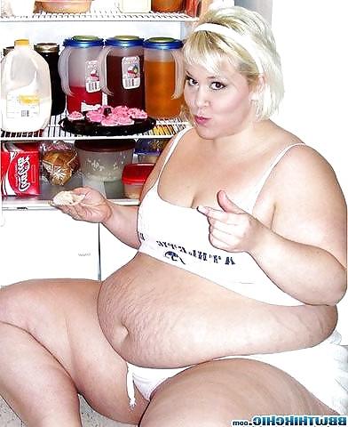 25P Mpl75 bbw: watching them eat