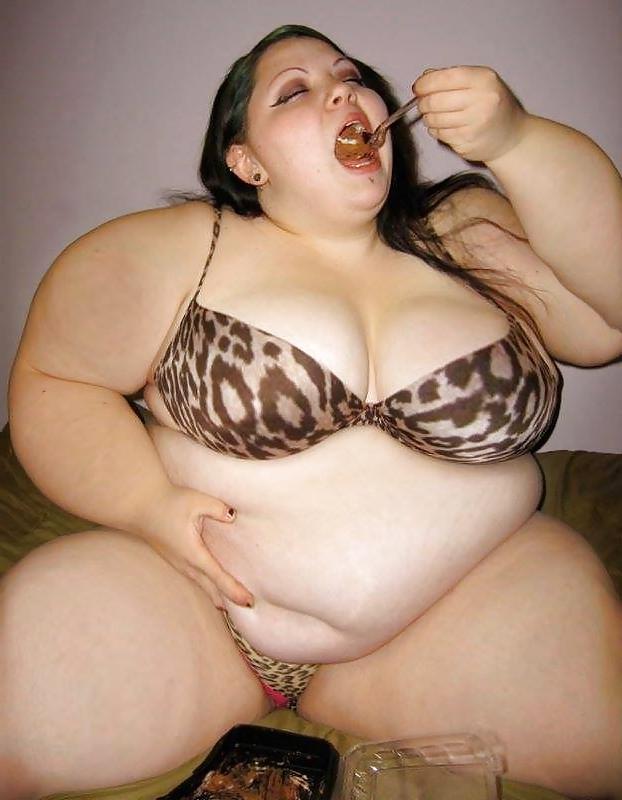 25P Mpl75 bbw: watching them eat