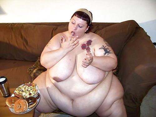 25P Mpl75 bbw: watching them eat