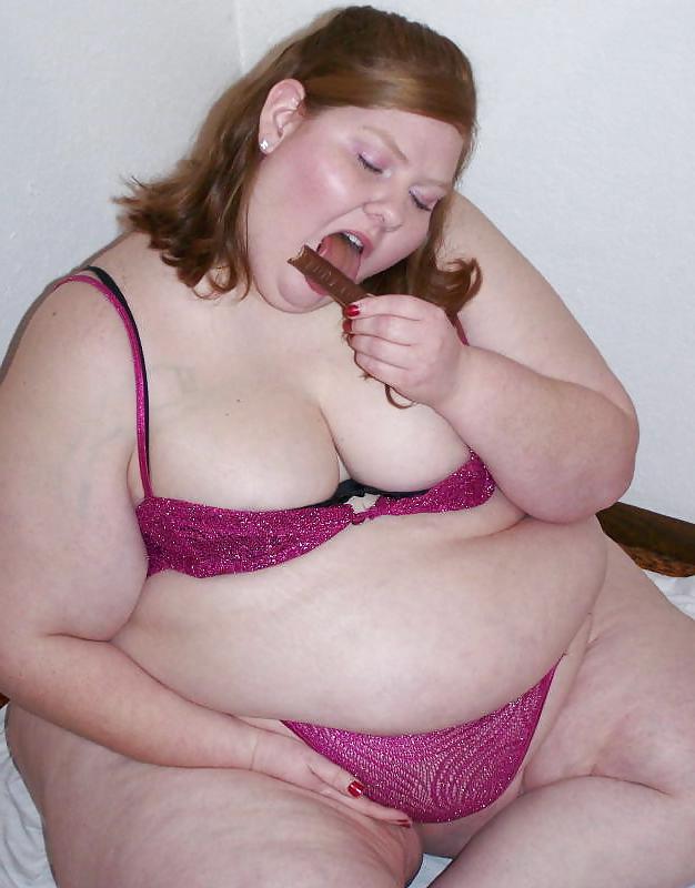 25P Mpl75 bbw: watching them eat