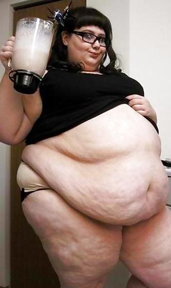 25P Mpl75 bbw: watching them eat