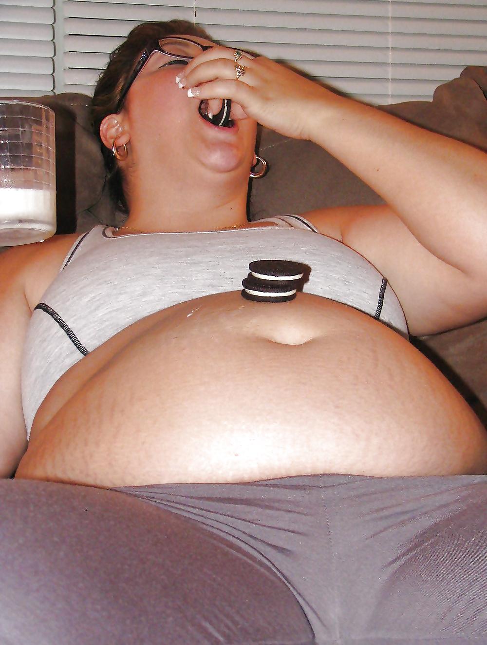 25P Mpl75 bbw: watching them eat