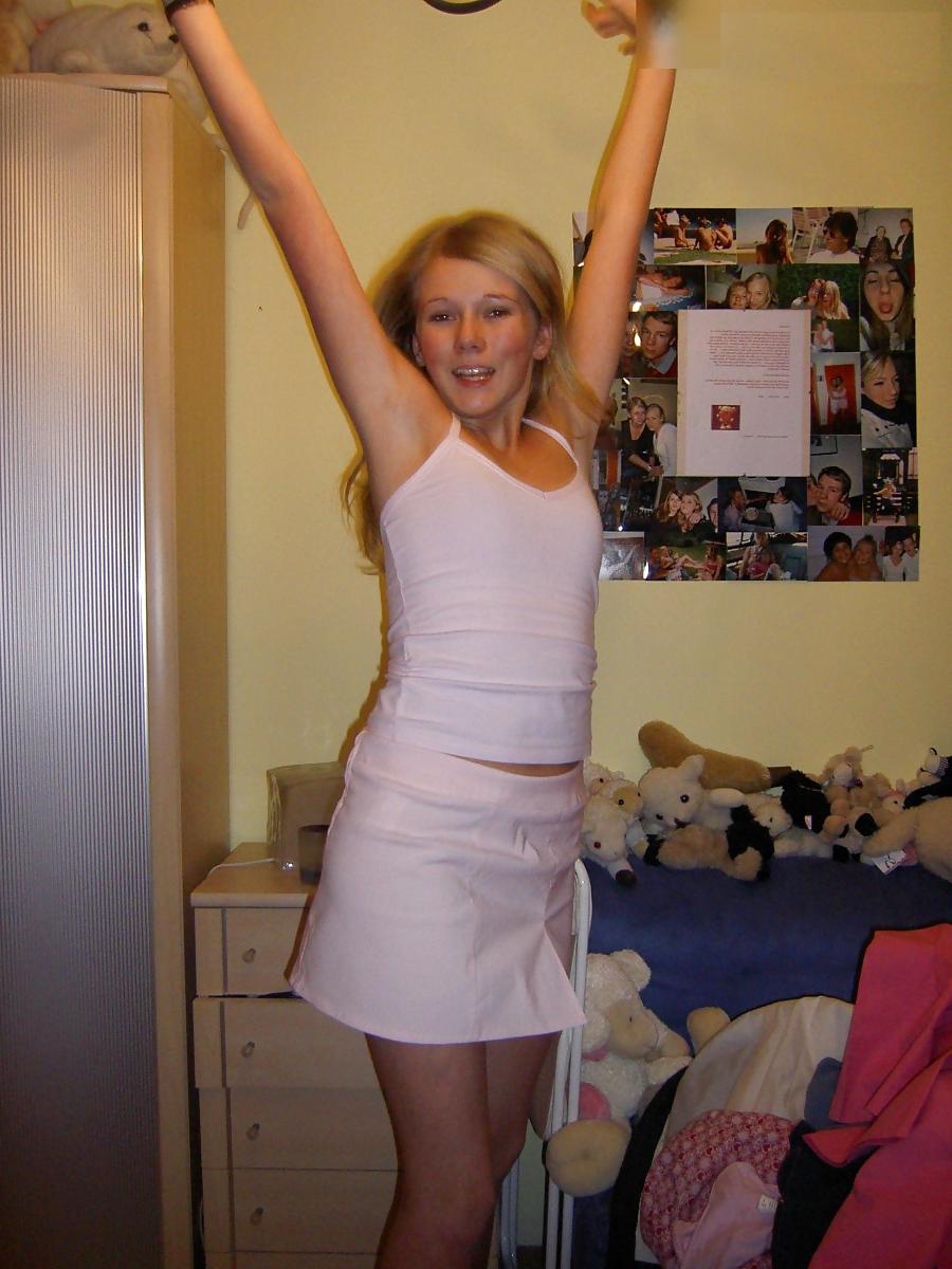 25P Teen in Blonde