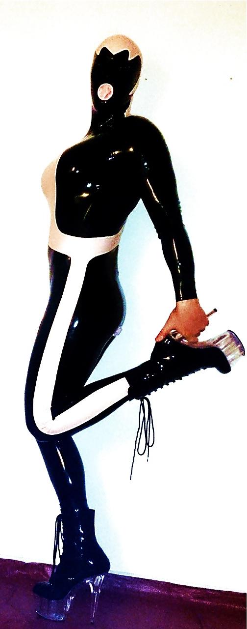7P HotDoll Latex 1