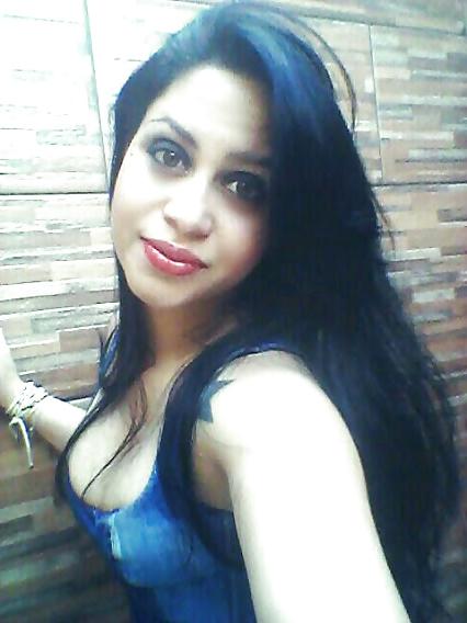 23P Sexy latina
