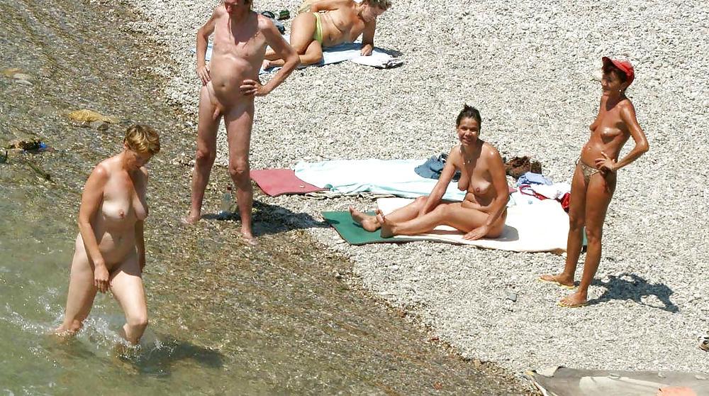 20P Small empty saggy breasts 5