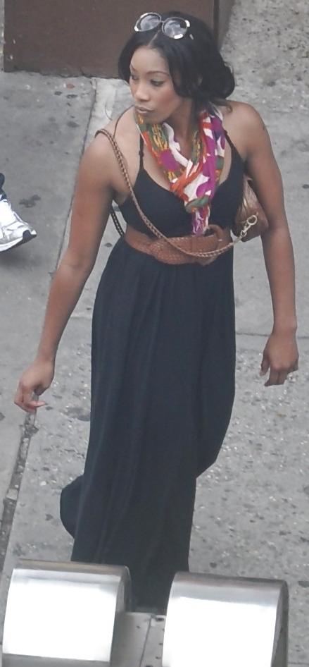 13P Harlem Girls in the Heat 15 - The Diva and the Bus Stop