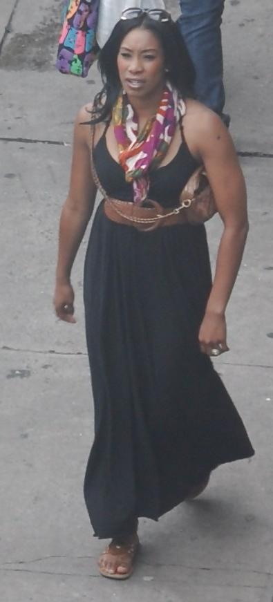 13P Harlem Girls in the Heat 15 - The Diva and the Bus Stop
