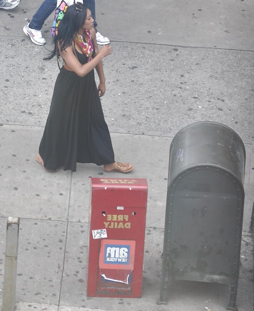 13P Harlem Girls in the Heat 15 - The Diva and the Bus Stop