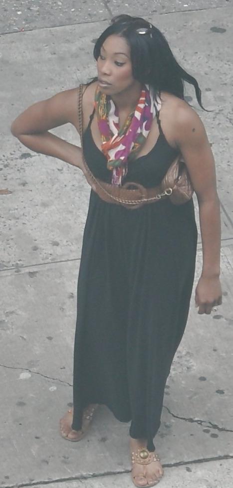 13P Harlem Girls in the Heat 15 - The Diva and the Bus Stop