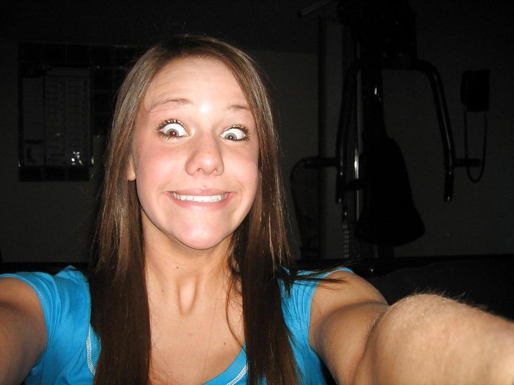 8P Sexy Coed Jakie Love to Snap Pics of Herself!