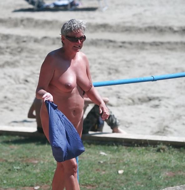 25P Mature Nudist Ladies 2