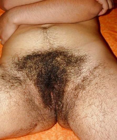 25P Women with hairy legs