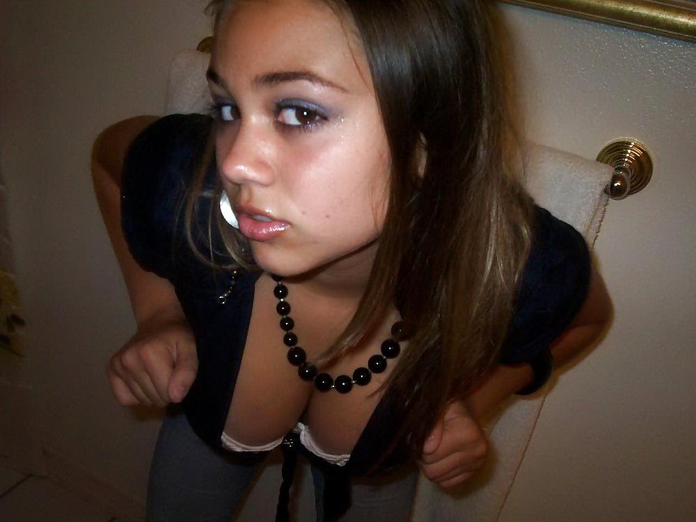 15P Sexy Latina Teen