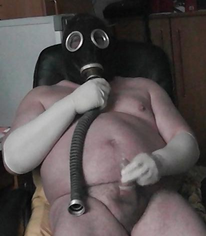 5P Wanking in Gasmask