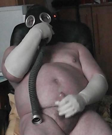 5P Wanking in Gasmask