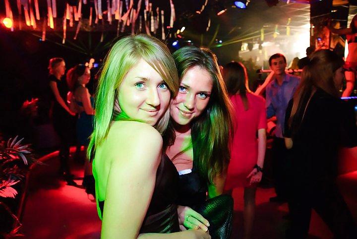 25P Stripperinnen sind im russischen Club wild geworden