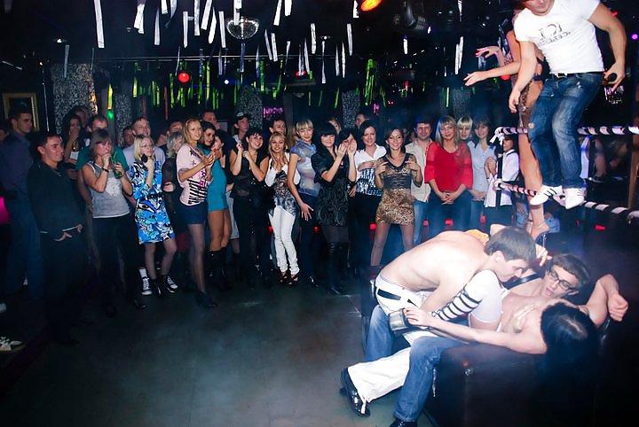 25P Stripperinnen sind im russischen Club wild geworden