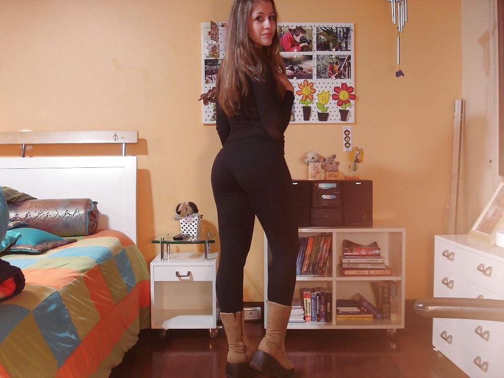 25P Hot Latina Brunette Teen Selfshot