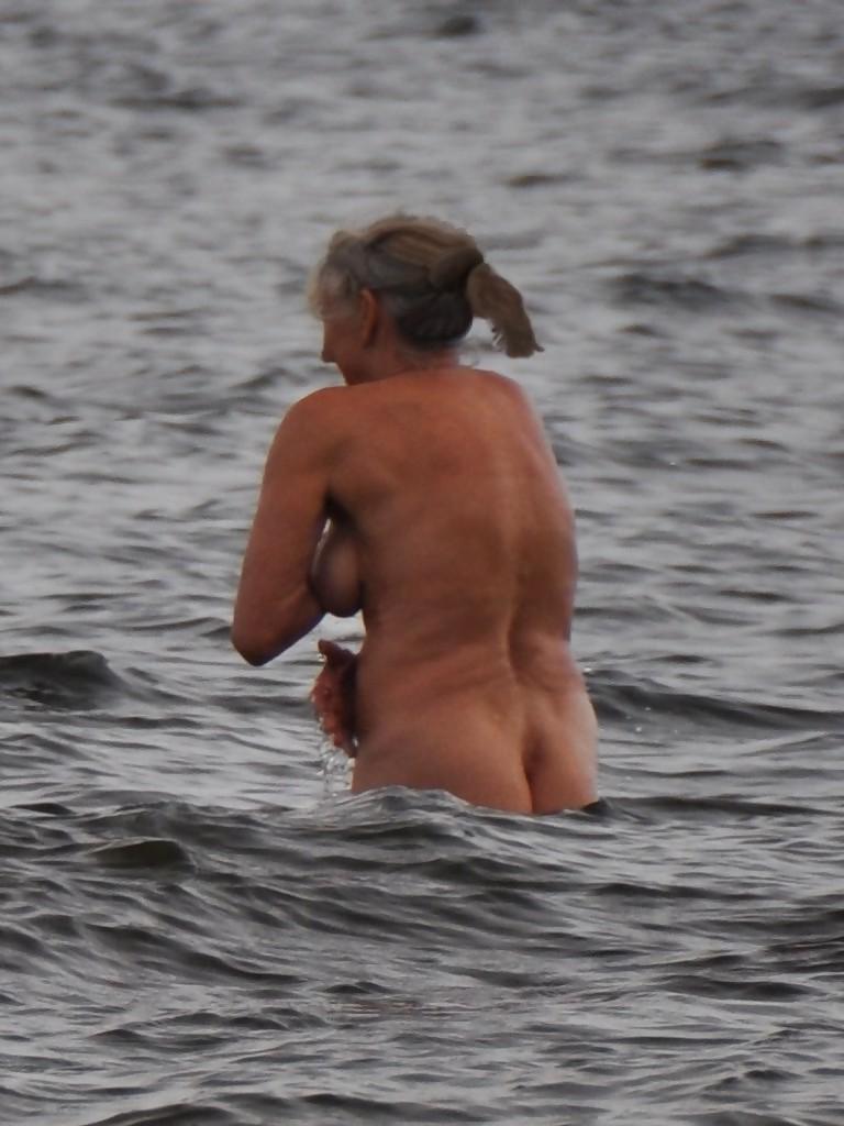 25P Mature Nudist Ladies 20