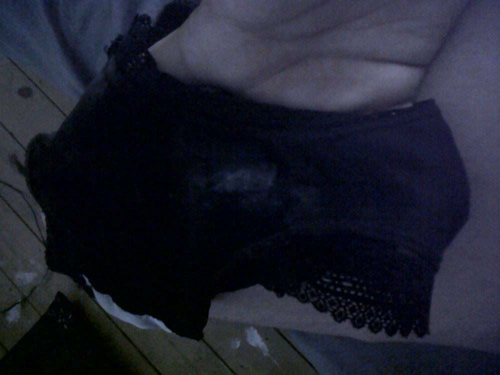 20P Me wanking into my 18yr old friends used knickers 