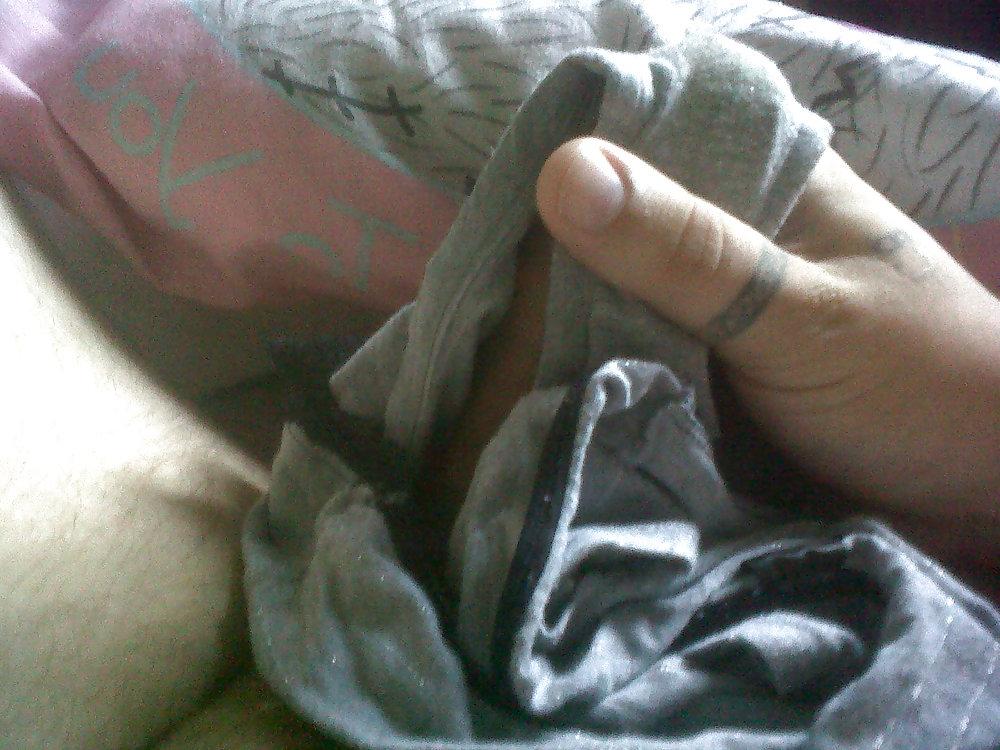 20P Me wanking into my 18yr old friends used knickers 