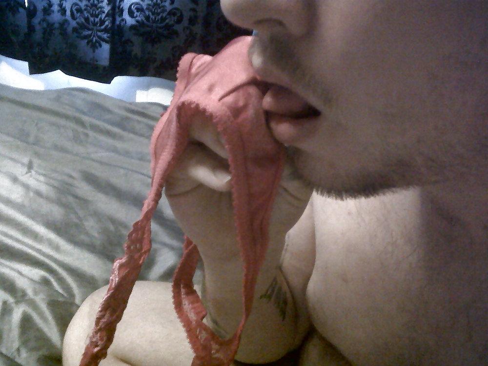 20P Me wanking into my 18yr old friends used knickers 