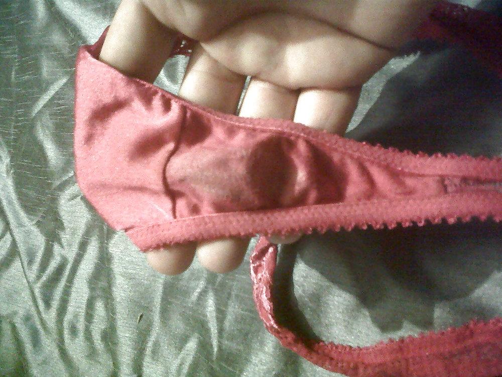 20P Me wanking into my 18yr old friends used knickers 