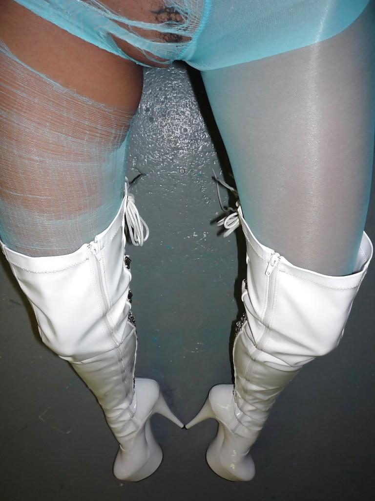 25P Ripped nylons & pantyhose
