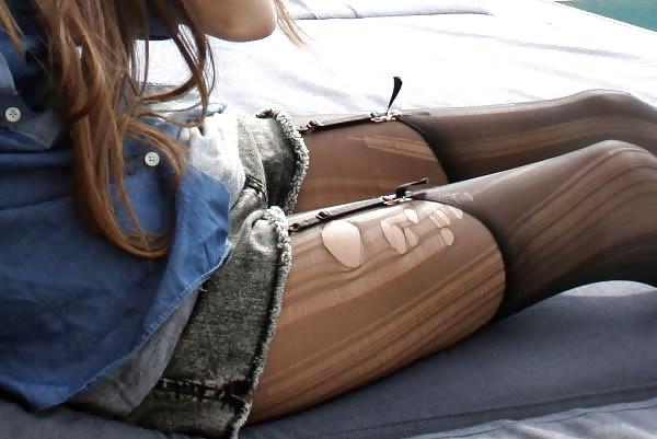25P Ripped nylons & pantyhose