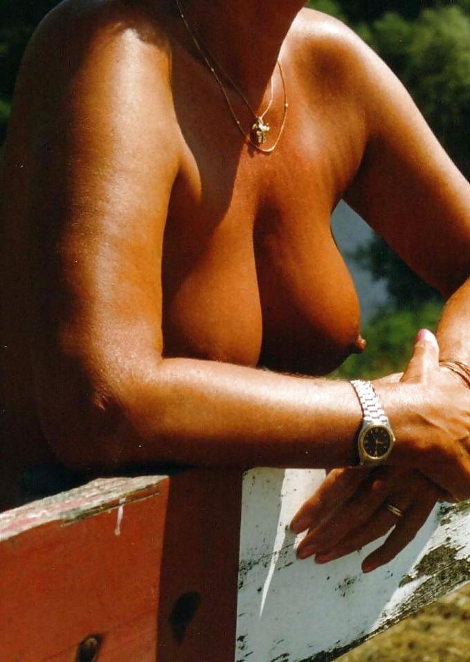 5P Tanned mature nudist