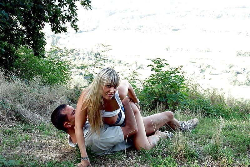 11P Couple fucking in bus stop by Sail