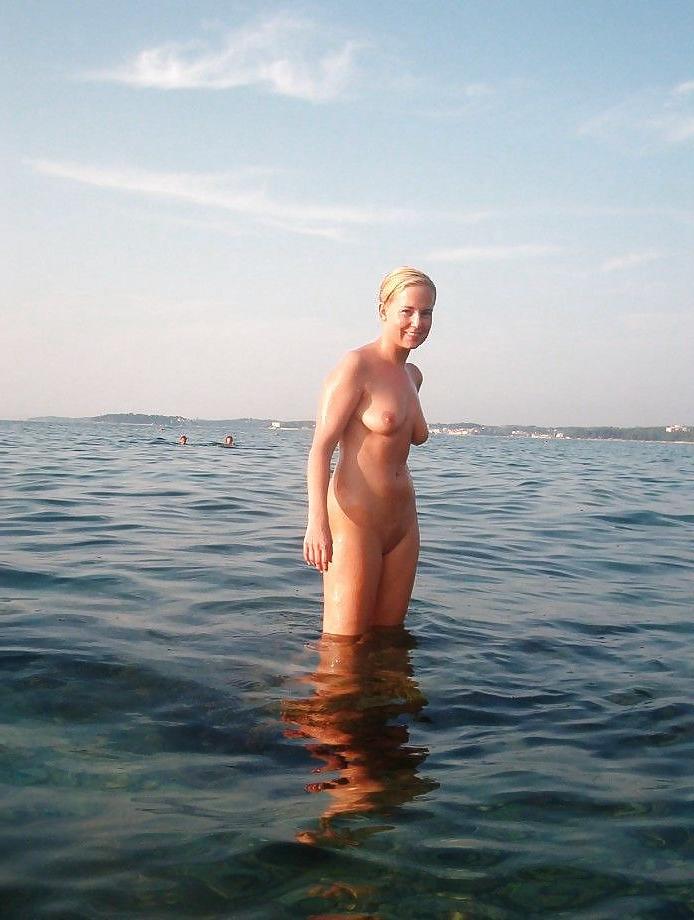 25P Nudist Beach Blondes
