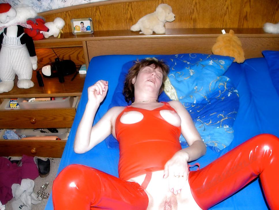 15P Red latex