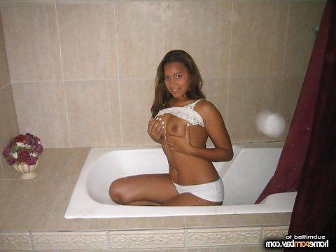 22P Latina-Küken nackt