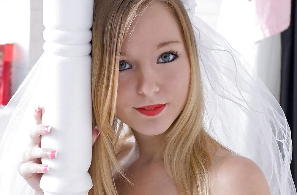 25P Teens in uniform and lingerie