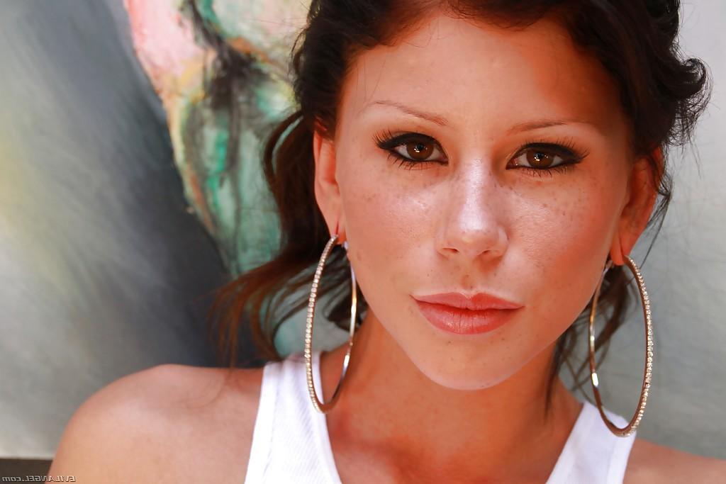 14P Brunette model Brooklyn Lee flashing nice underboobage in white T-shirt