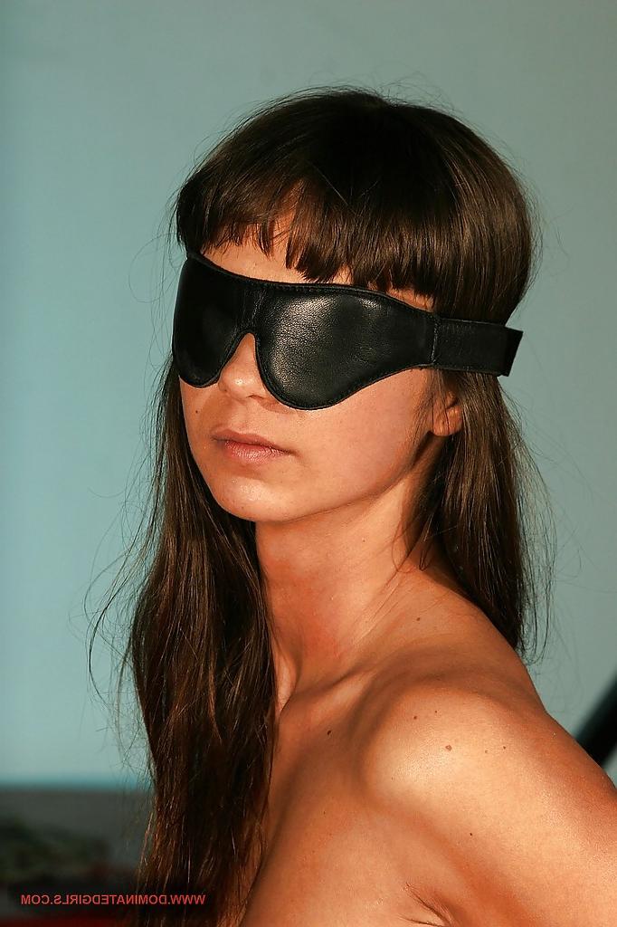 16P Blindfolded babe Angelina Crow gets her cunt BDSM teased for fucking