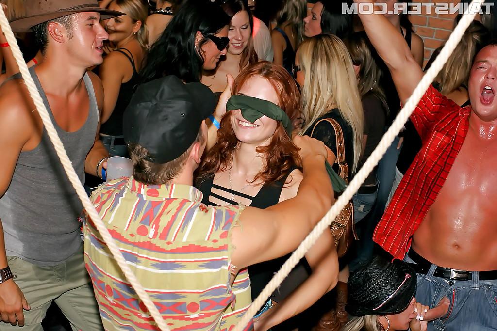 16P Horny slut Francesca Felucci spends some good time at the drunk party
