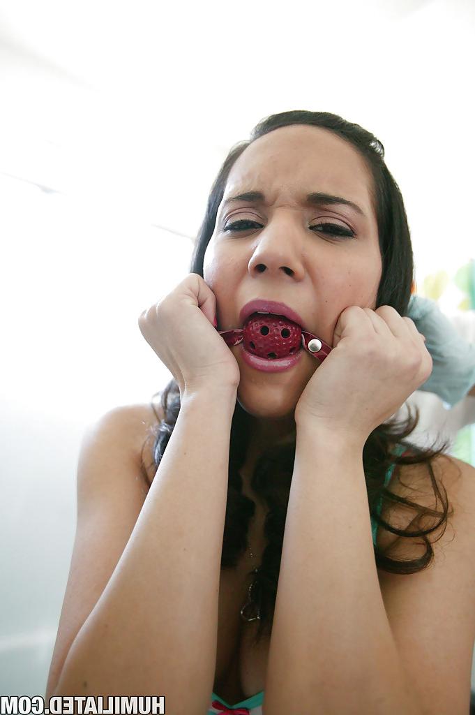 16P Brunette teen girl Tia Cyrus gets abused and fucked hardcore