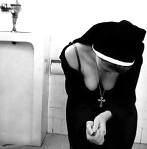 25P Yummy falling nun (AMYKISS-COLLECTION)