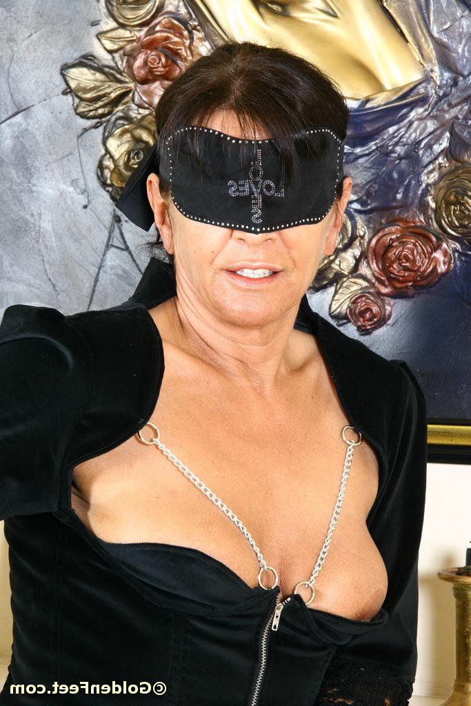 16P Blindfolded UK fetish model Lady Sarah taking doggystyle dick
